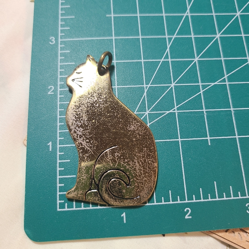 Elegant Cat Pendant Charm For Sale Retro Vintage Preowned.